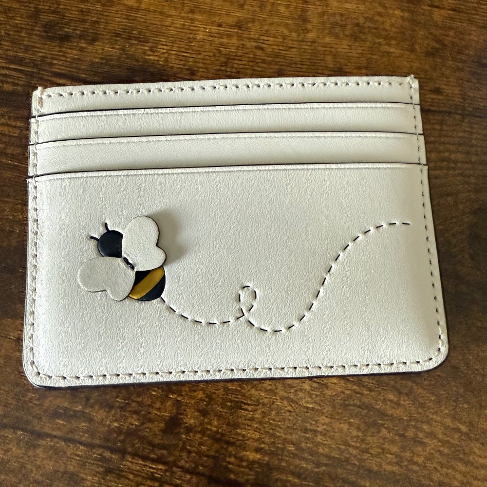 *NWT* Great Gift (for yourself!) Kate Spade Slim Cardholder. Parchment color. 🐝